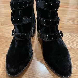 Lord and Taylor 424 fifth Black Velvet Silver Buckle
Booties Boots